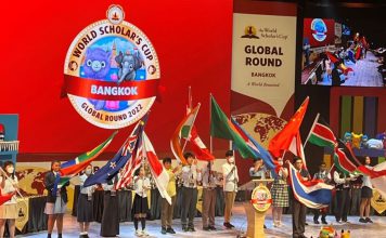 Newton Grammar School: Nữ sinh rước quốc kỳ Việt Nam tại cuộc thi World Scholar’s Cup