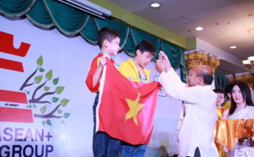 Hai con trai mới lớp 3, lớp 6 đã giành học bổng “xịn” từ trường quốc tế, bà mẹ TP.HCM tiết lộ cách đầu tư thông minh